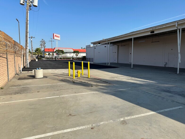 More Photos Of 13467 Dalewood St, Baldwin Park Warehouse For Lease