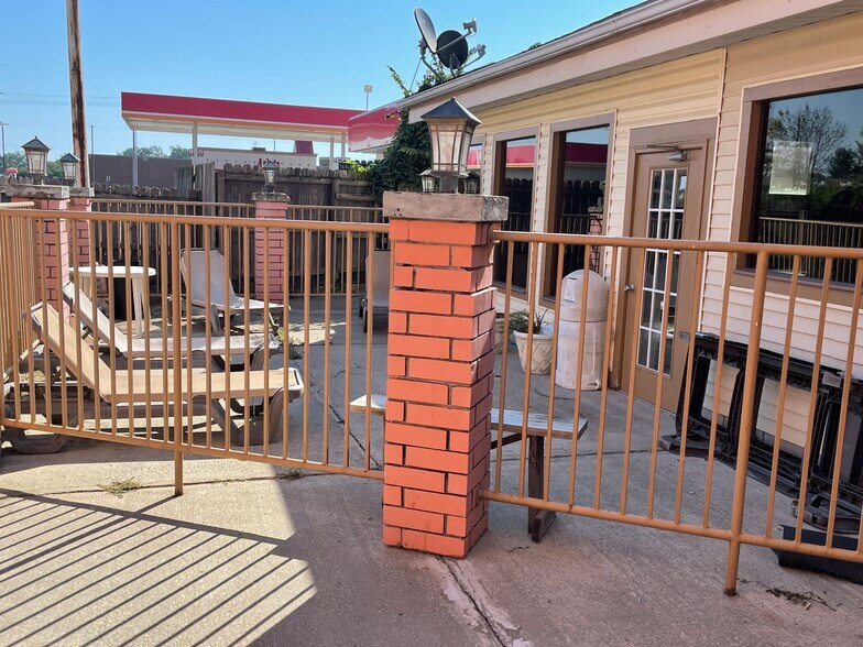 More Photos Of 1802 Bittle Pl, Marion Hotel For Sale