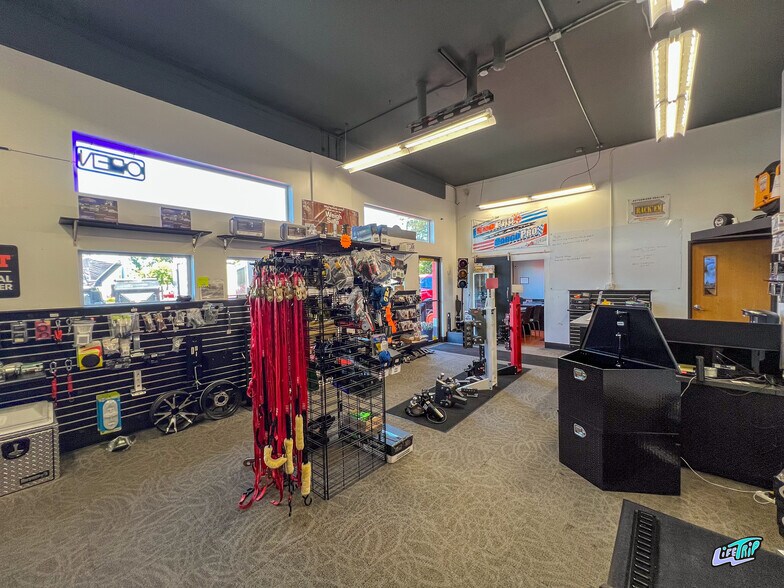 More Photos Of 786 NE Burnside Rd, Gresham Auto Dealership For Sale