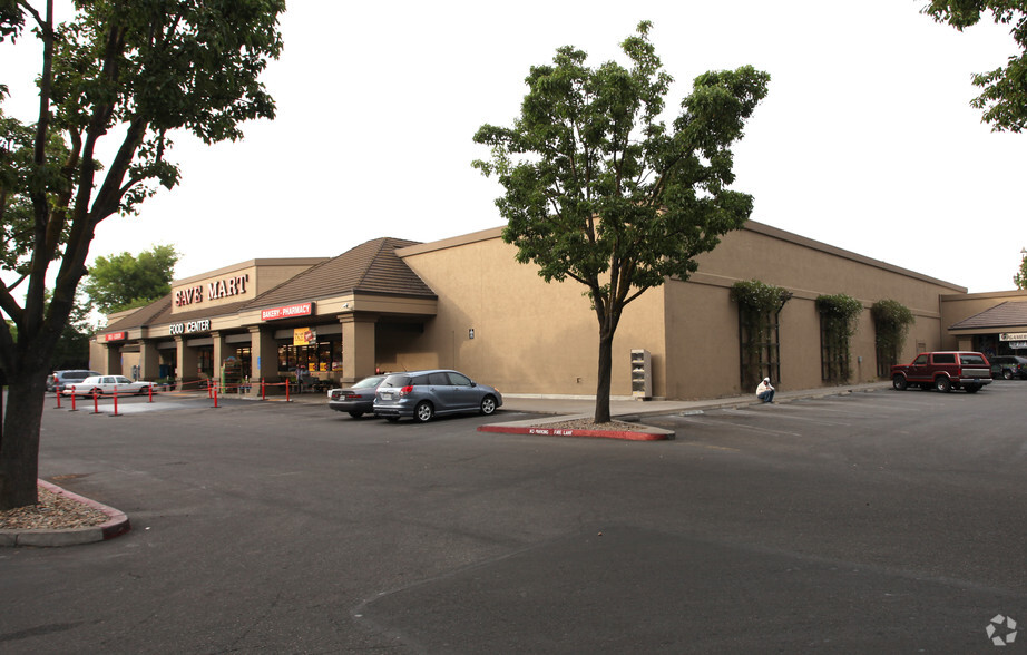 Primary Photo Of 1801 H St, Modesto Supermarket For Lease