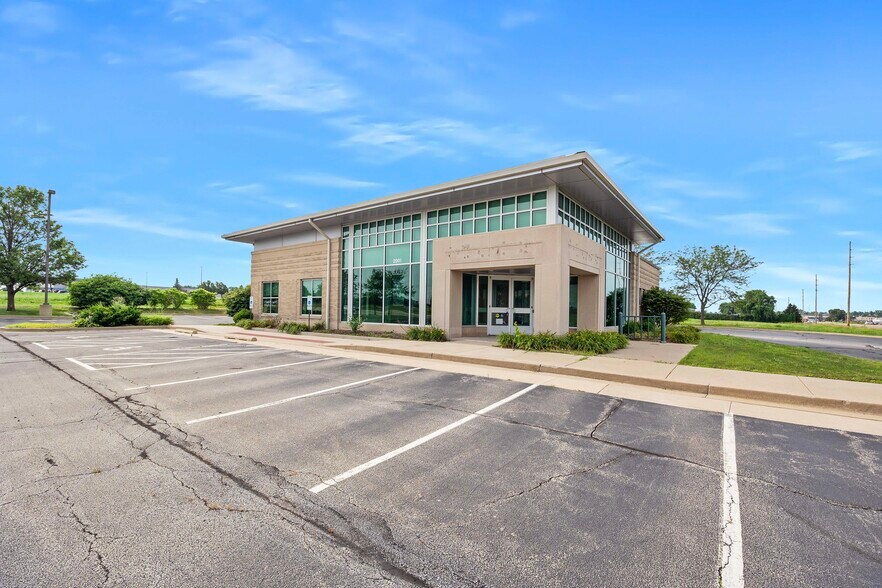 More Photos Of 2001 Shepard Rd, Normal Bank For Sale