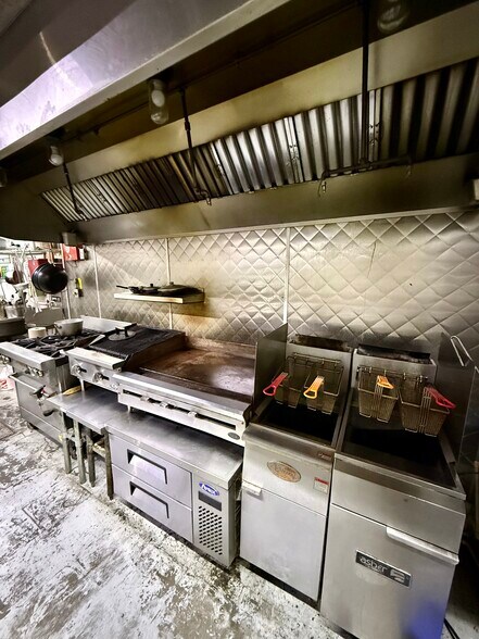 More Photos Of 1155 N Washington Blvd, Sarasota Storefront Retail Office For Lease