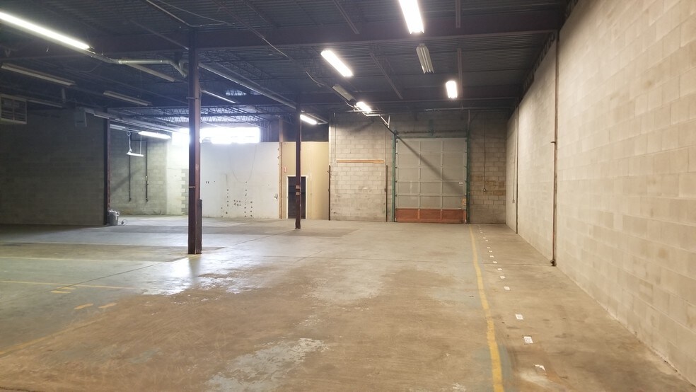 More Photos Of 2556-2664 Central Ave, Windsor Warehouse For Lease