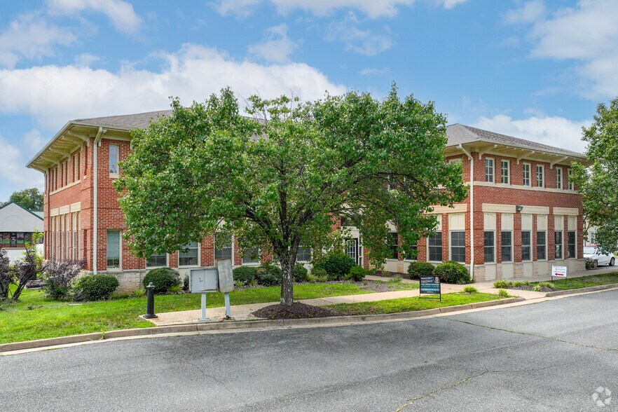 More Photos Of 3920 Plank Rd, Fredericksburg Office Residential For Sale