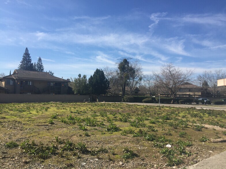More Photos Of 5892 S Land Park Dr, Sacramento Unknown For Lease
