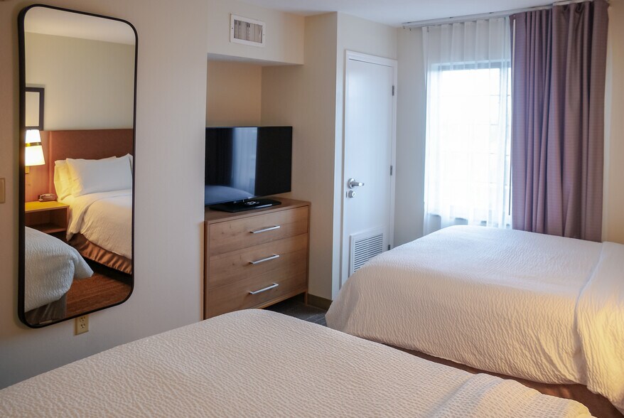 More Photos Of 7825 Davenport St, Omaha Hotel For Sale