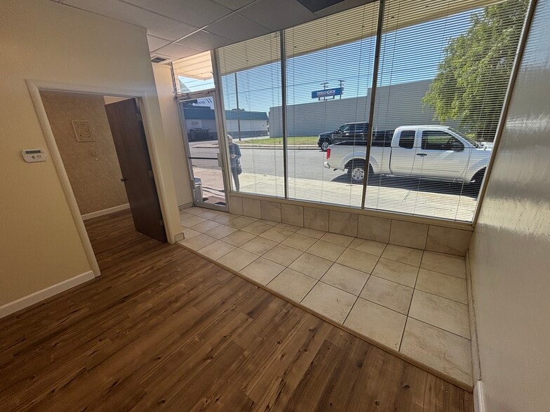 More Photos Of 11 W 12th St, Tracy Light Distribution For Lease