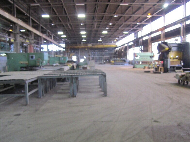 More Photos Of 3710 Hendricks Rd, Youngstown Warehouse For Lease