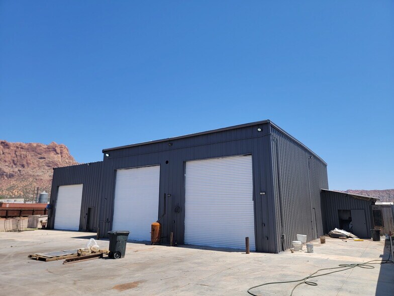 Primary Photo Of 1470 W Uzona Ave, Hildale Manufacturing For Lease