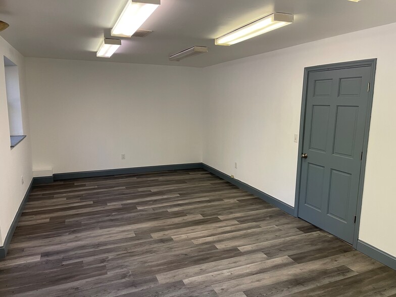 More Photos Of 4601-4633 Soldiers Home Miamisburg Rd, Miamisburg Showroom For Lease