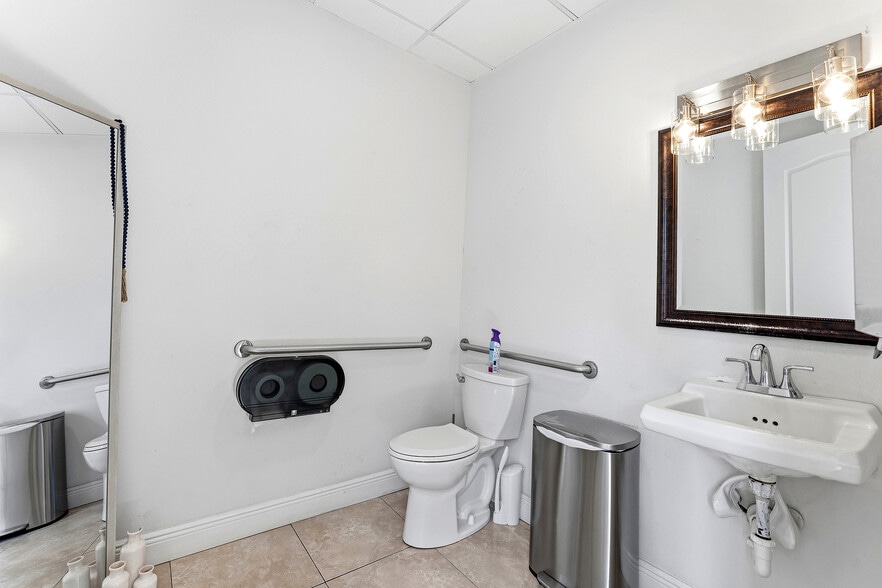 More Photos Of 250-300 SW Monterey Rd, Stuart Freestanding For Sale