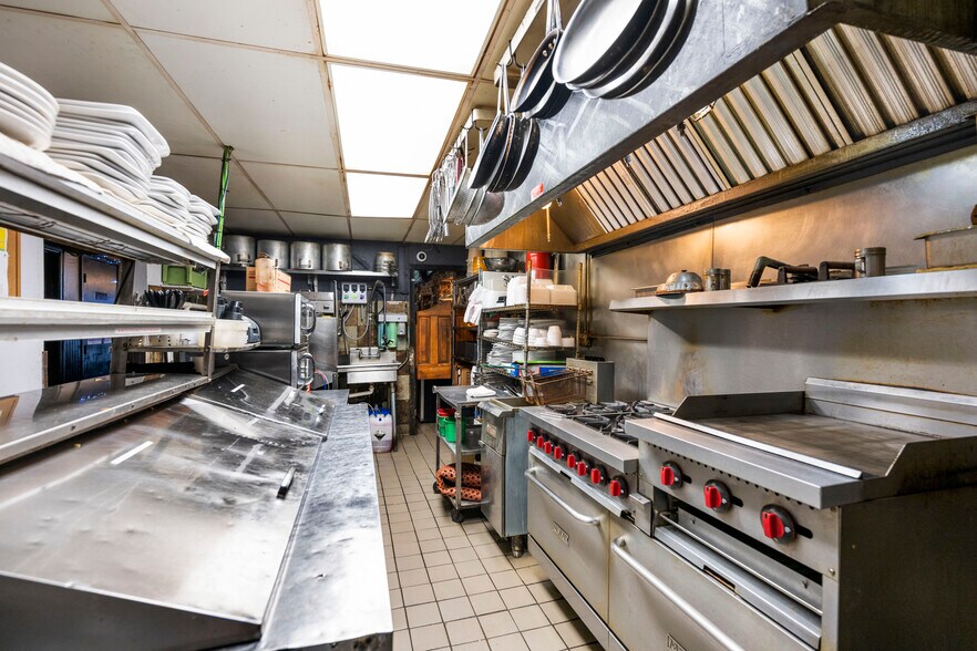 More Photos Of 3538 Columbia Pky, Cincinnati Restaurant For Sale