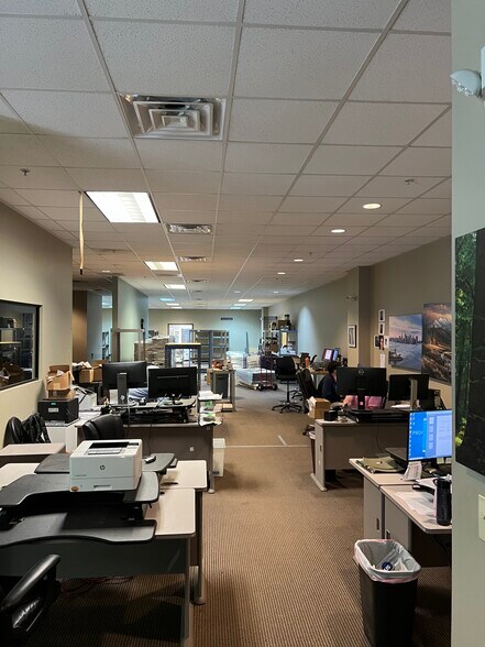 More Photos Of 547 Long Point Rd, Mount Pleasant Flex For Lease