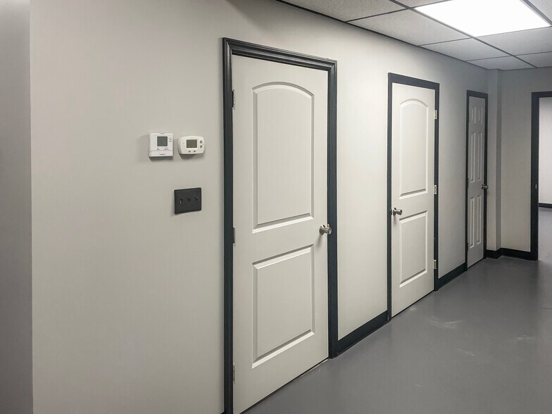 More Photos Of 419 Morgantown St, Kingwood Office For Sale