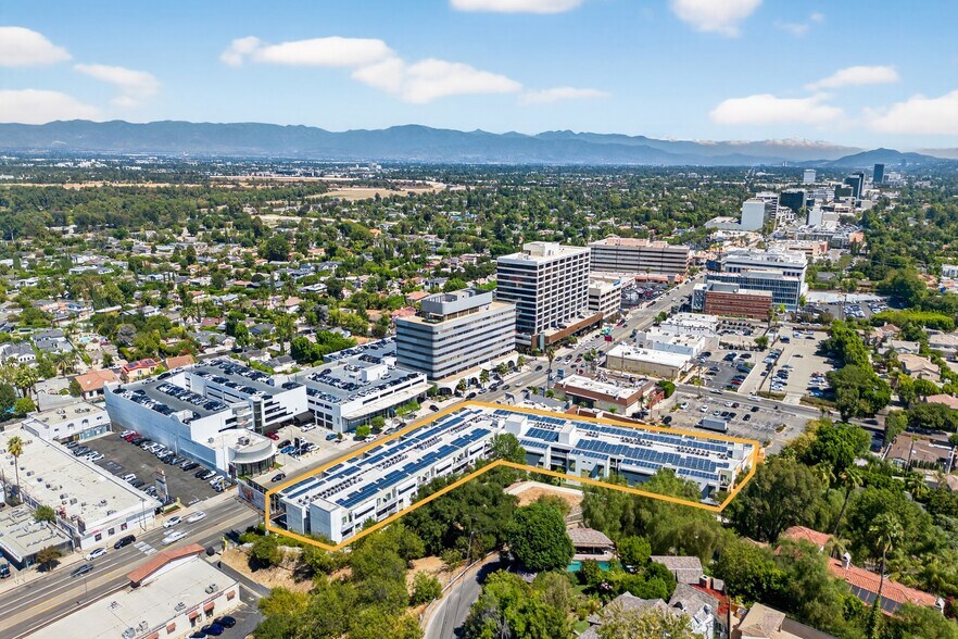 More Photos Of 16710 Ventura Blvd, Encino Apartments For Lease
