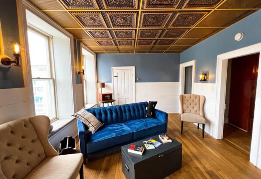 More Photos Of 243 High St, Mineral Point Flex For Sale