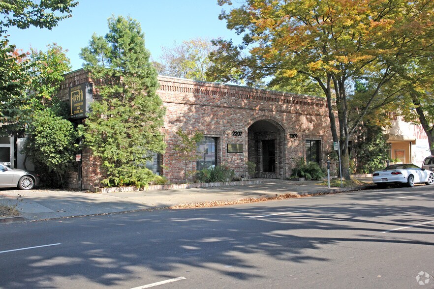 More Photos Of 2207-2209 J St, Sacramento Office For Lease