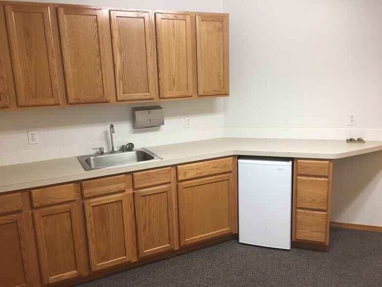 More Photos Of 813-827 S La Cassia Dr, Boise Office For Lease