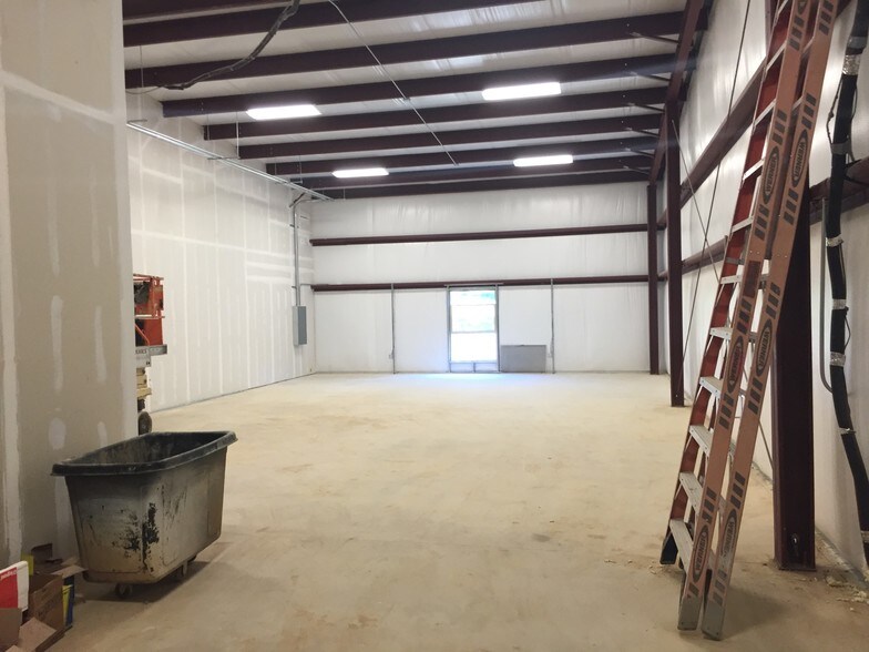 More Photos Of 11901-11911 Hilltop Rd, Argyle Warehouse For Lease