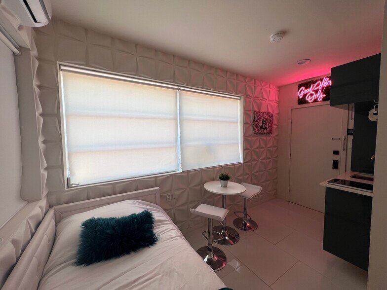 More Photos Of 1829 Fillmore St, Hollywood Hotel For Sale