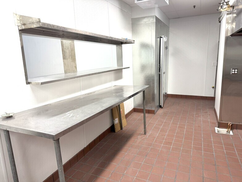 More Photos Of 100-112 W 9th St, Los Angeles Office For Lease