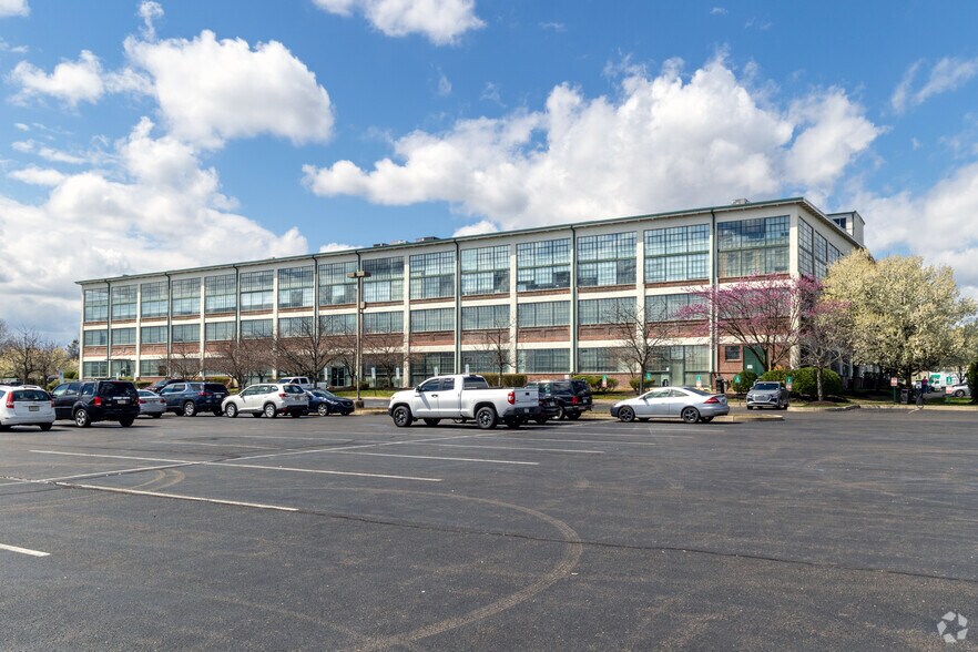 More Photos Of 1414 Radcliffe St, Bristol Office For Sale