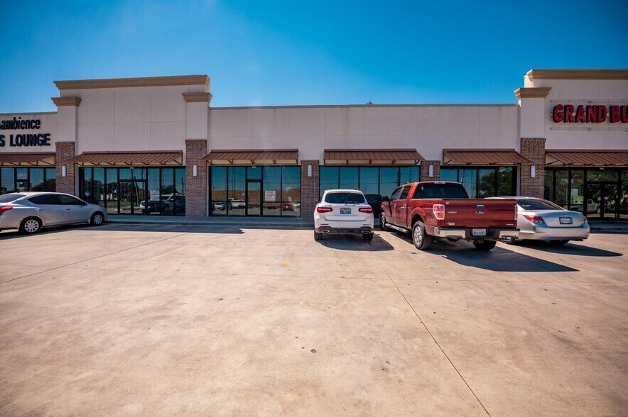 More Photos Of 4020 7th St, Bay City General Retail For Sale