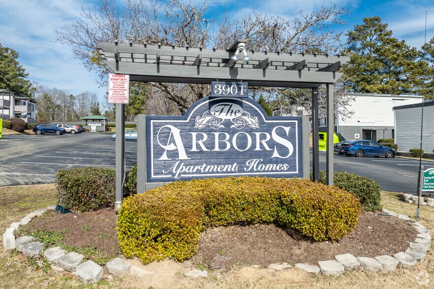 More Photos Of 3901 Northside Dr, Macon-Bibb Multifamily For Sale