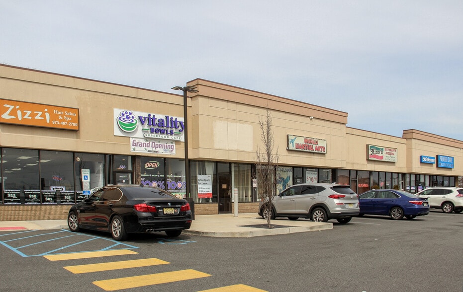 More Photos Of 400-450 Bergen St, Harrison Unknown For Lease