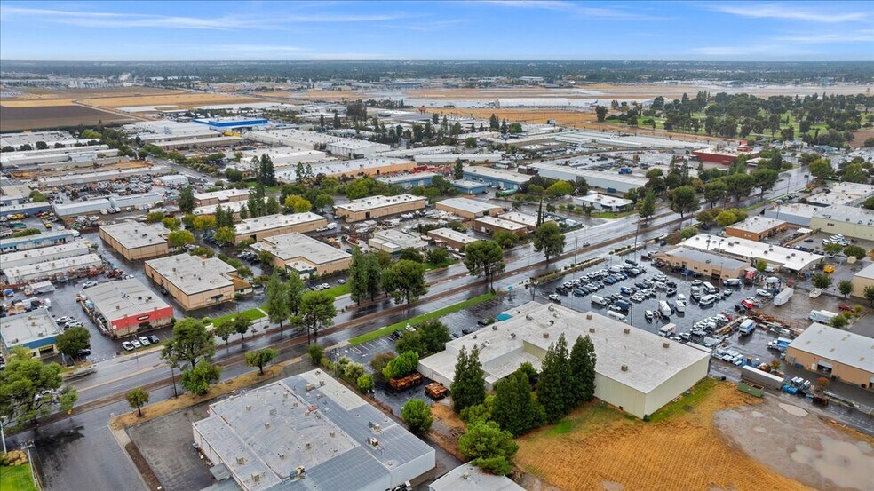 More Photos Of 5750 E Shields #102 ave, Fresno Industrial For Sale
