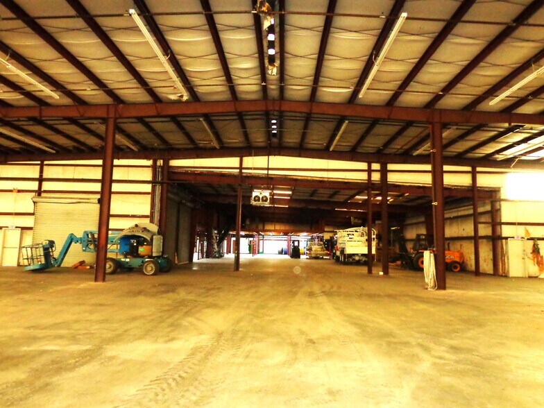More Photos Of 502 7th St, Lake Charles Warehouse For Sale