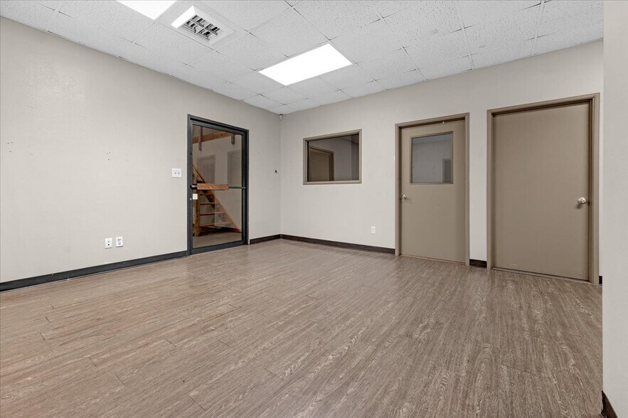 More Photos Of 1027 W Murray Ave, Visalia Service For Sale