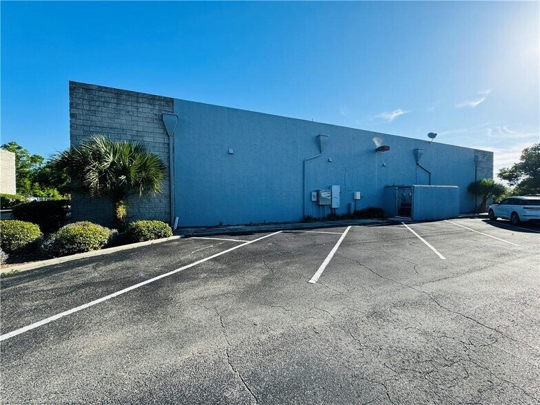 More Photos Of 346 E Royal Palm St, Lake Placid Office For Sale