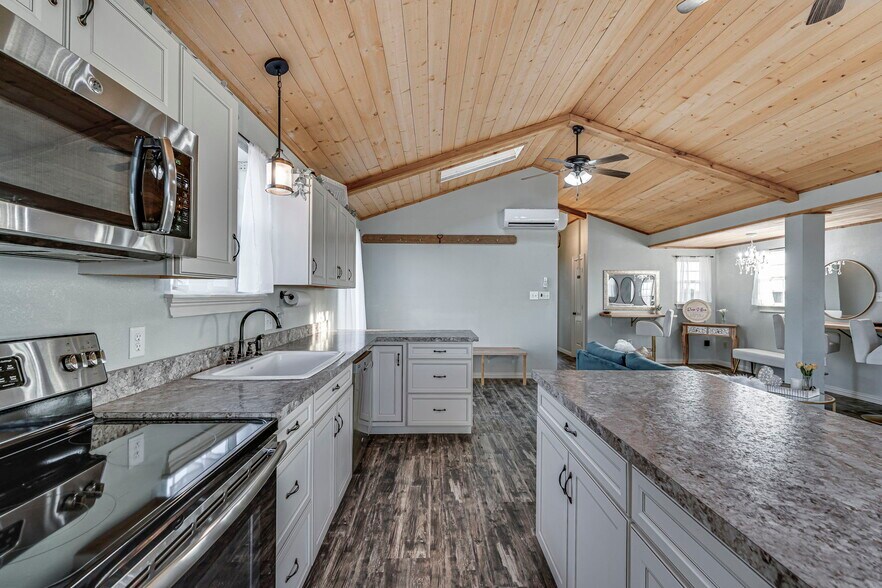 More Photos Of 3199 County 2730 Rd, Glen Rose Lodge Meeting Hall For Sale