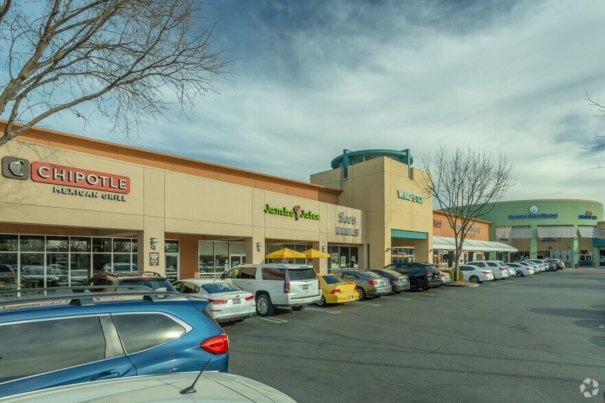 More Photos Of 7440 Laguna Blvd, Elk Grove Storefront For Lease