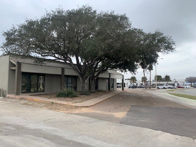 More Photos Of 4639 Corona Dr, Corpus Christi Showroom For Lease