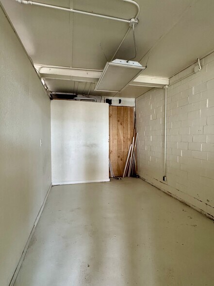 More Photos Of 253 E Main St, Klamath Falls General Retail For Sale
