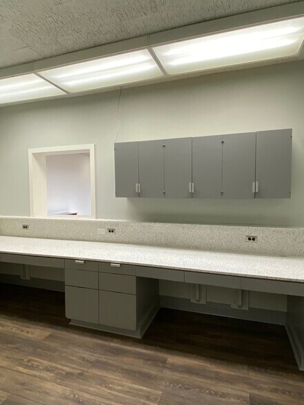 More Photos Of 9400 Village Green Dr, Shreveport Office For Lease