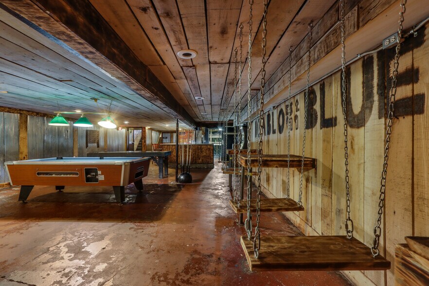 More Photos Of 631 S Broadway St, Menomonie Bar For Sale