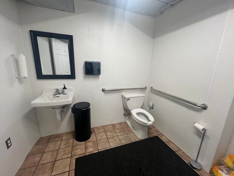 More Photos Of 720 S Taft Ave, Mason City Truck Terminal For Sale