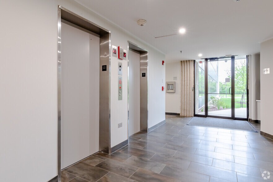 More Photos Of 1100 Jorie Blvd, Oak Brook Office For Lease