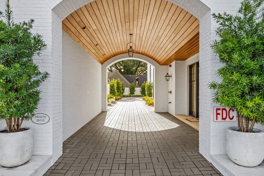 More Photos Of 152 N Section St, Fairhope Storefront Retail Residential For Sale