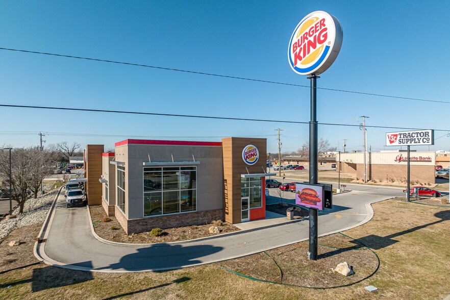 Primary Photo Of 2723 N Broadway St, Pittsburg Fast Food For Sale
