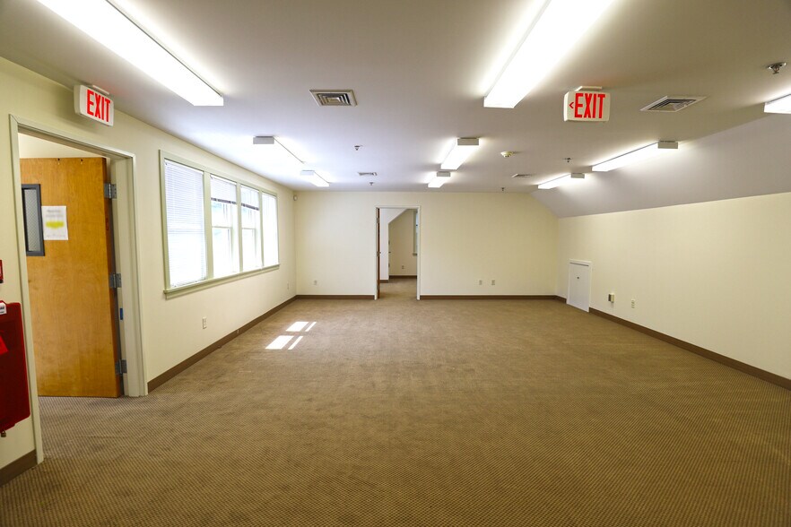 More Photos Of 15 Carlson Ln, Falmouth Office For Lease