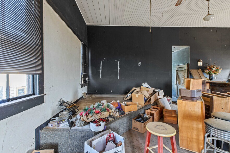 More Photos Of 30048 Yosemite Blvd, La Grange Bar For Sale