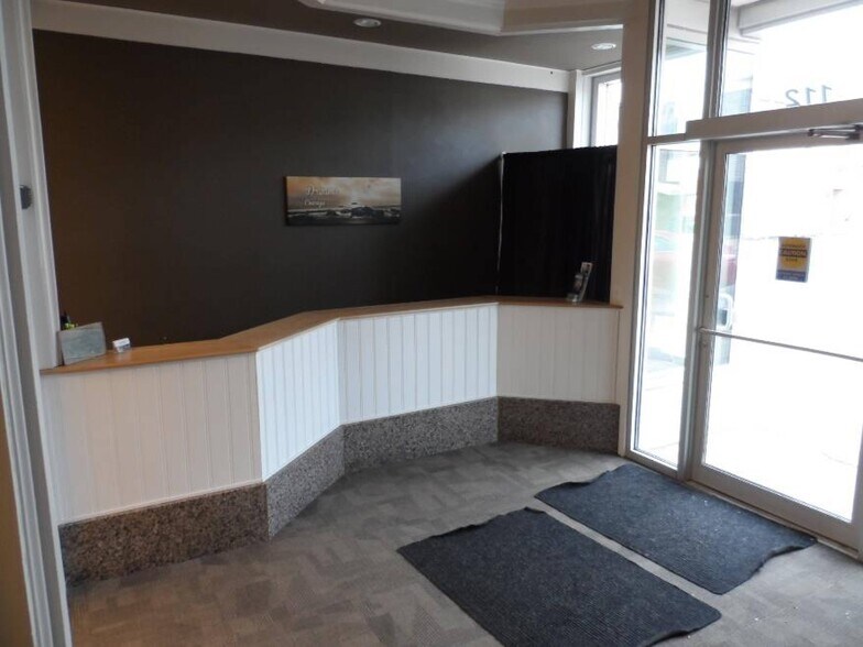 More Photos Of 112 NW 2nd Ave, Mandan Storefront Retail Residential For Lease