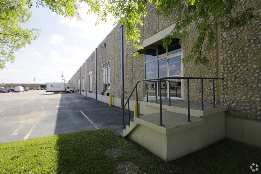 More Photos Of 7235-7255 Wynnwood Ln, Houston Unknown For Lease