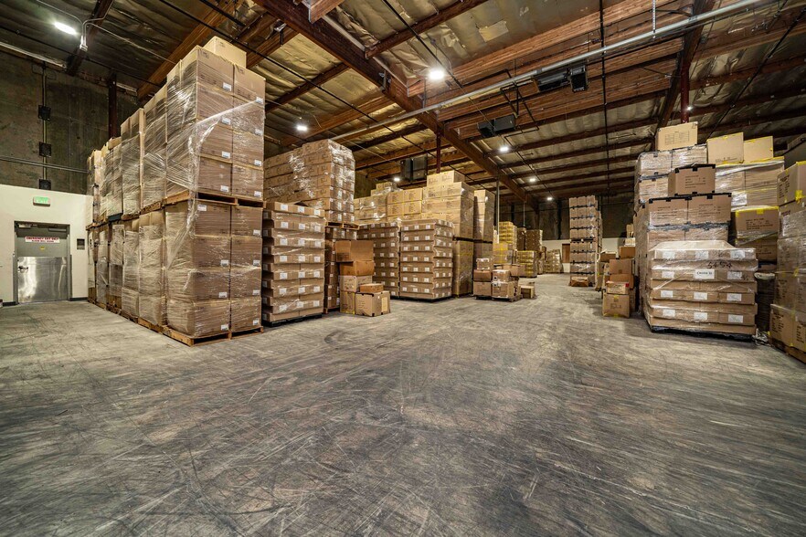 More Photos Of 2001 Saturn St, Monterey Park Light Distribution For Sale