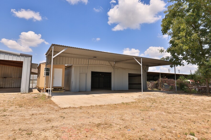 More Photos Of 1929 Havner Ln, Houston Warehouse For Sale