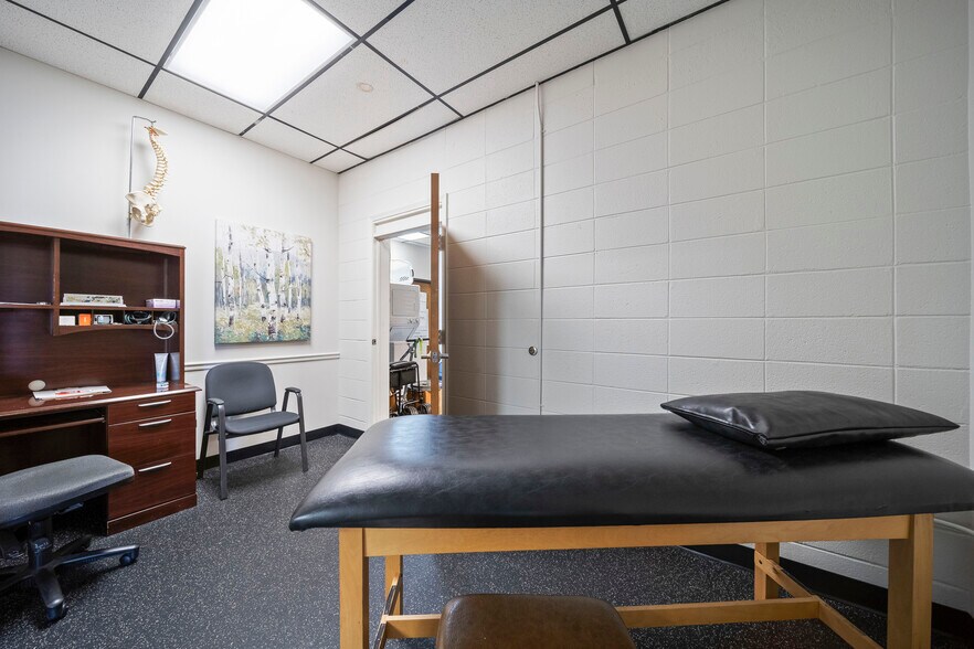 More Photos Of 1478-1498 S Elliott St, Pryor Office For Lease